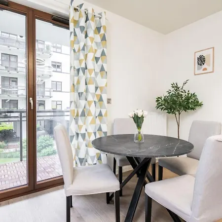 Superb Mokotow Woronicza 80 Varsó